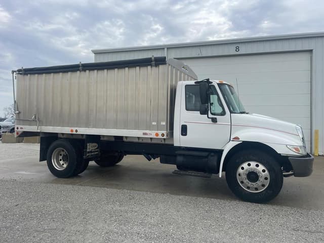 Image of International 4300 equipment image 2