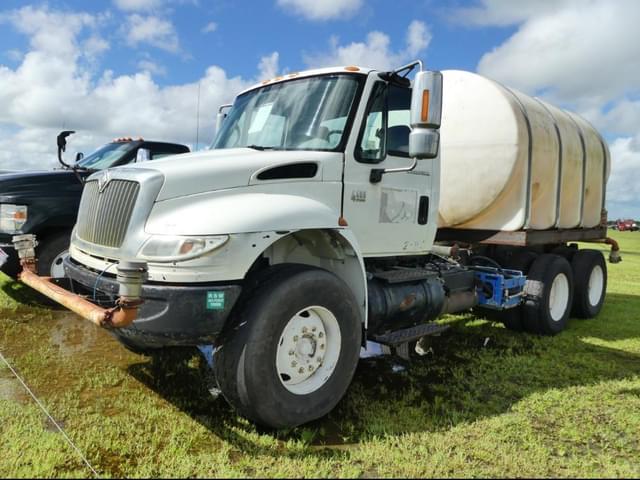 Image of International 4400 equipment image 1
