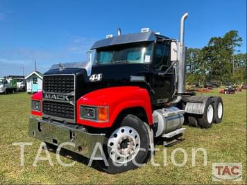 Main image Mack CHN613