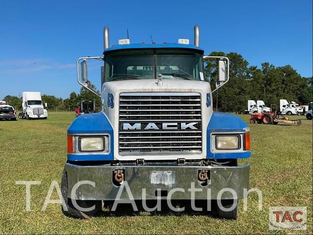 Image of Mack CHN613 equipment image 3