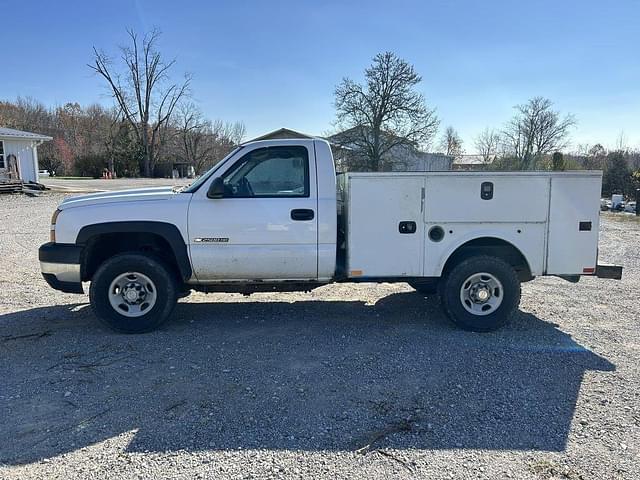 Image of Chevrolet 2500HD equipment image 2