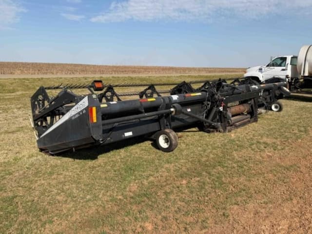 Image of MacDon 973 equipment image 3