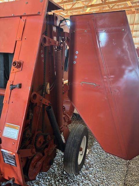 Image of Hesston 730  equipment image 3