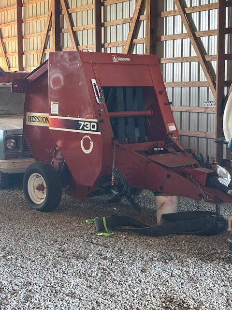 Image of Hesston 730  equipment image 4