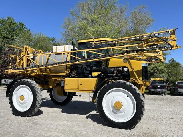 Image of Ag-Chem RoGator 1074 equipment image 1