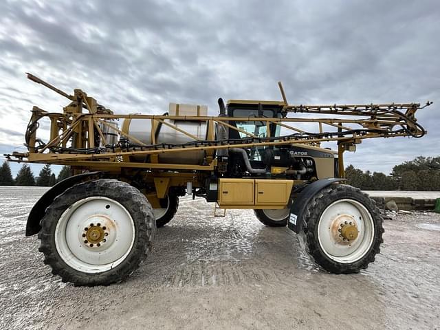 Image of Ag-Chem RoGator 1074 equipment image 4