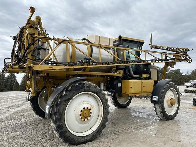 Image of Ag-Chem RoGator 1074 equipment image 3