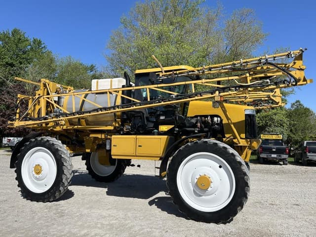 Image of Ag-Chem RoGator 1074 equipment image 1