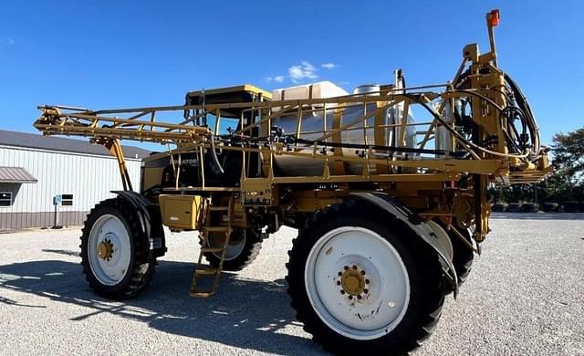 Image of Ag-Chem RoGator 1074 equipment image 3