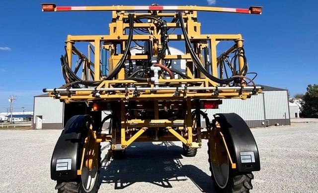 Image of Ag-Chem RoGator 1074 equipment image 2