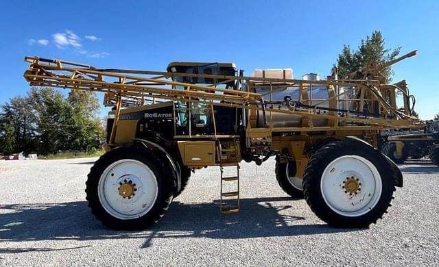 Image of Ag-Chem RoGator 1074 equipment image 4