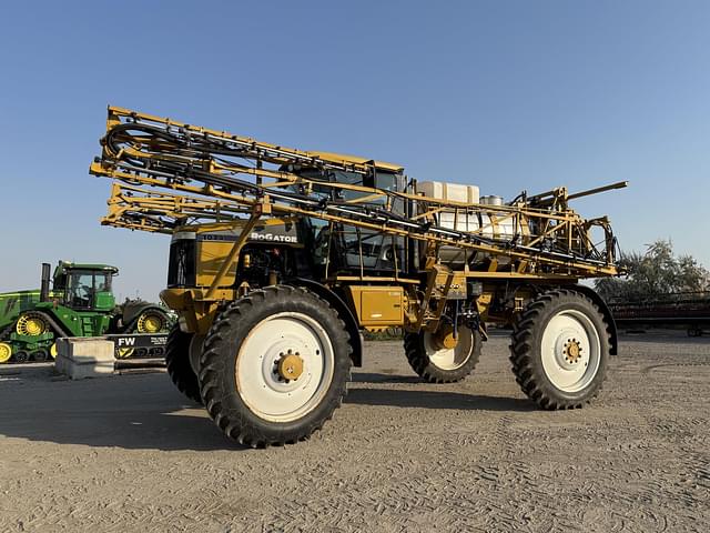 Image of Ag-Chem RoGator 1074 equipment image 3