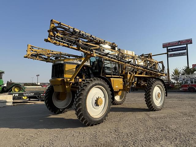 Image of Ag-Chem RoGator 1074 equipment image 2