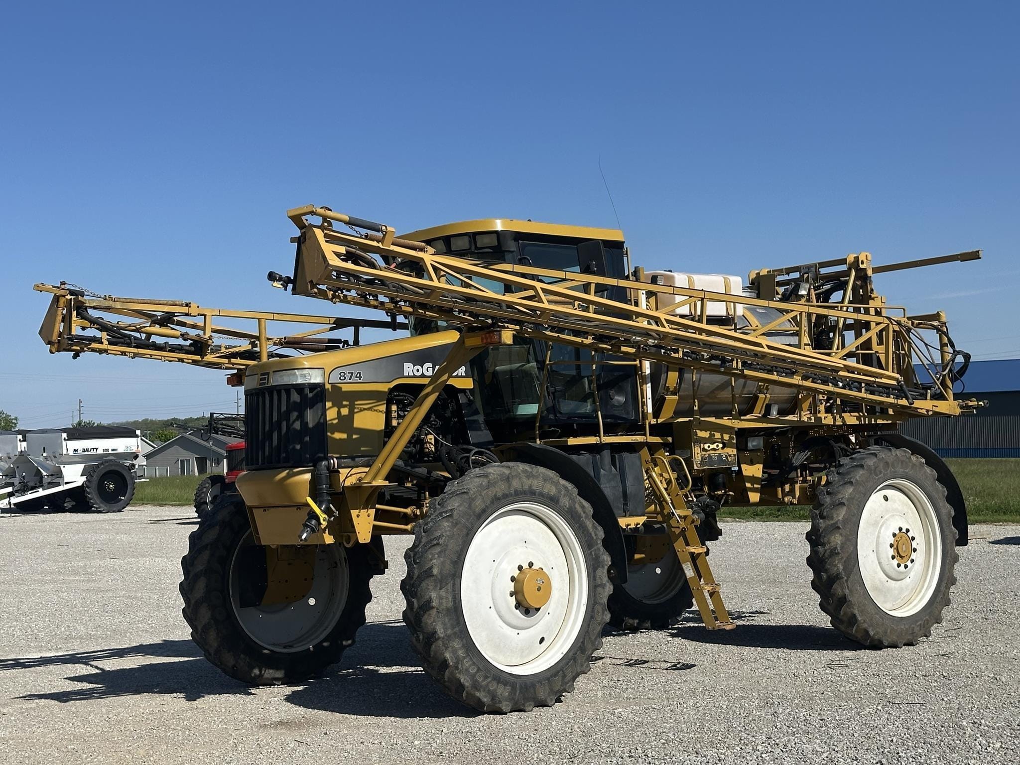 2006 Ag-Chem RoGator 874 Equipment Image0