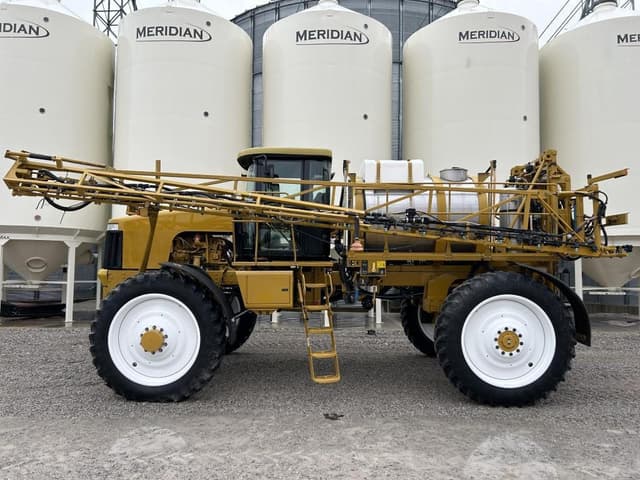Image of Ag-Chem Rogator SS1074 equipment image 2