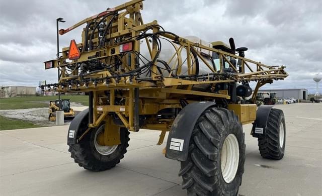 Image of Ag-Chem RoGator 1074 equipment image 2