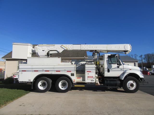 Image of International 7400 equipment image 2