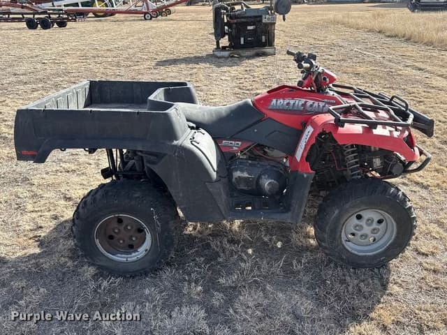 Image of Arctic Cat 400 equipment image 3