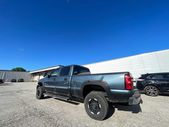 Image of GMC 2500HD equipment image 1