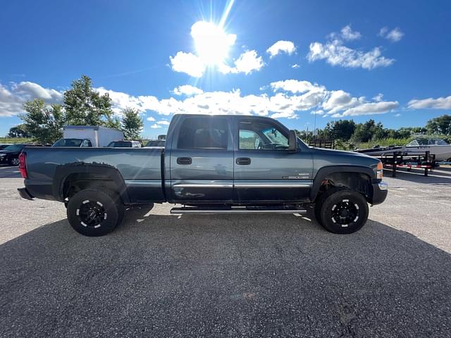 Image of GMC 2500HD equipment image 4