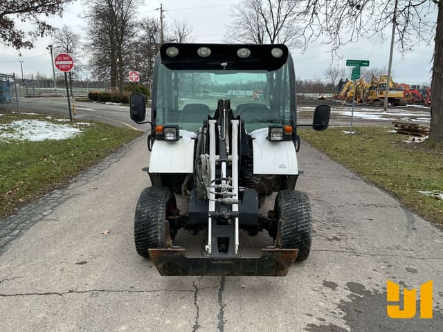 Image of Bobcat Toolcat 5600 equipment image 1