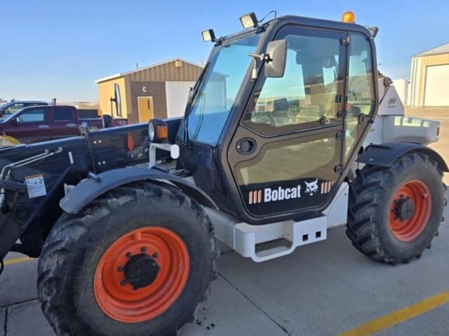 Image of Bobcat V723 equipment image 1