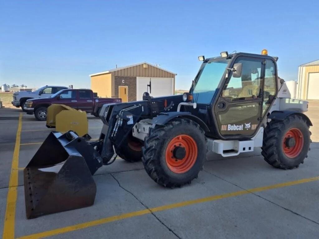 2006 Bobcat V723 Equipment Image0