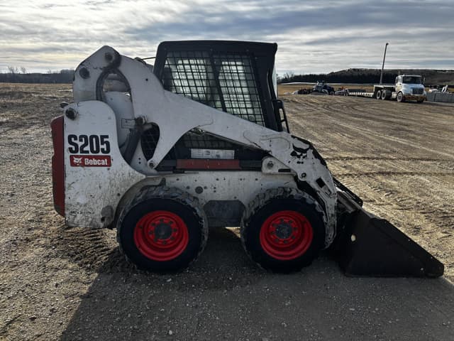 Image of Bobcat S205 equipment image 4