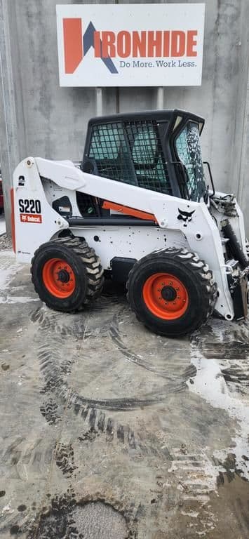 Image of Bobcat S220 equipment image 1