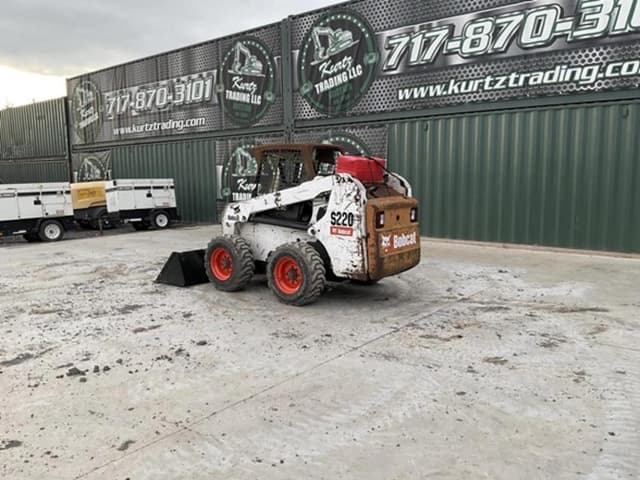 Image of Bobcat S220 equipment image 1