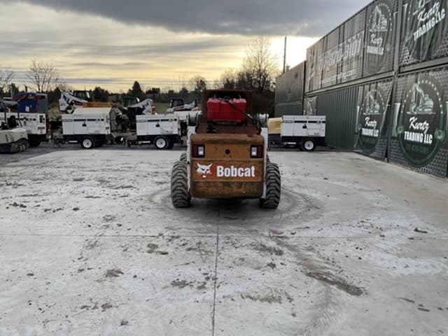 Image of Bobcat S220 equipment image 2