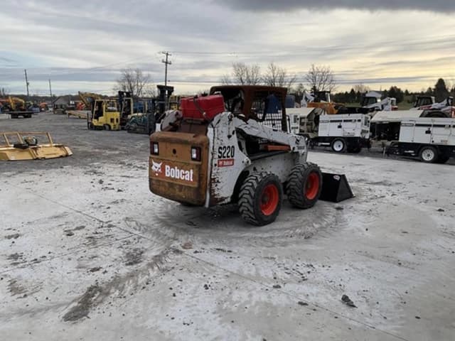 Image of Bobcat S220 equipment image 3