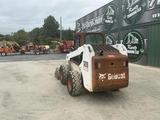 Image of Bobcat S220 equipment image 1