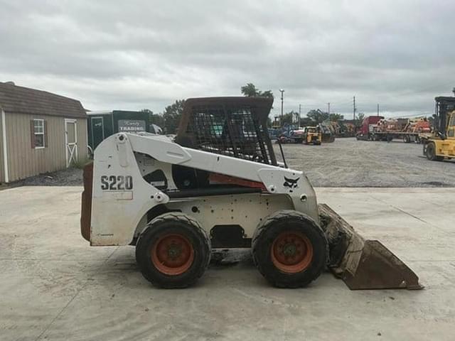 Image of Bobcat S220 equipment image 4