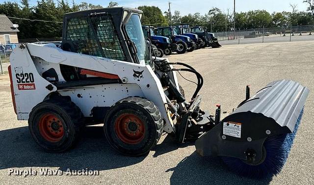 Image of Bobcat S220 equipment image 3