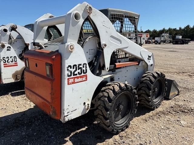 Image of Bobcat S250 equipment image 2