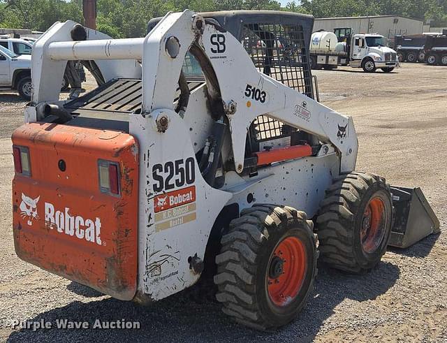 Image of Bobcat S250 equipment image 4