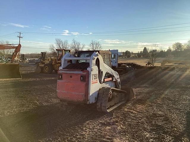 Image of Bobcat T190 equipment image 4