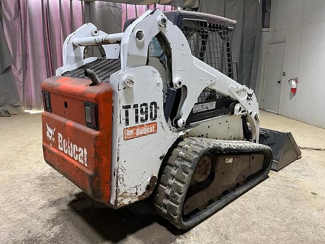 Image of Bobcat T190 equipment image 4