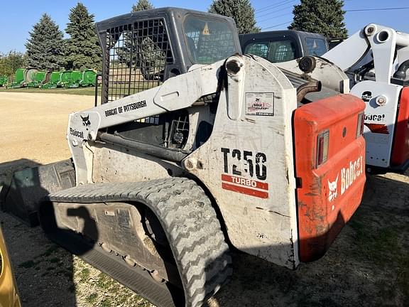 Image of Bobcat T250 equipment image 4