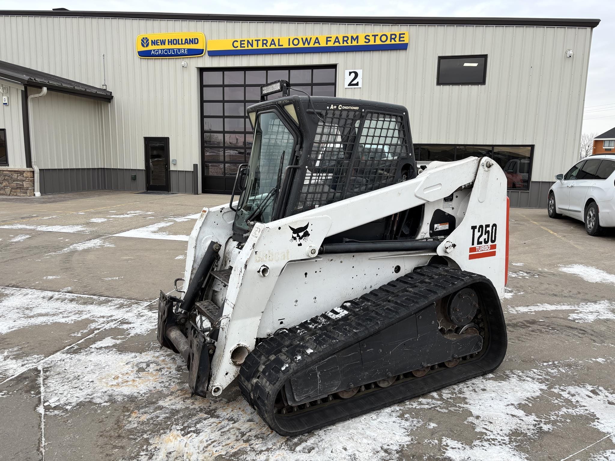 Main image Bobcat T250