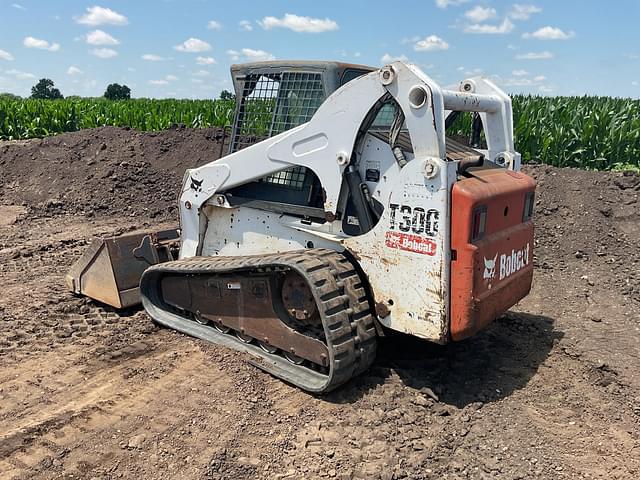 Image of Bobcat T300 equipment image 2