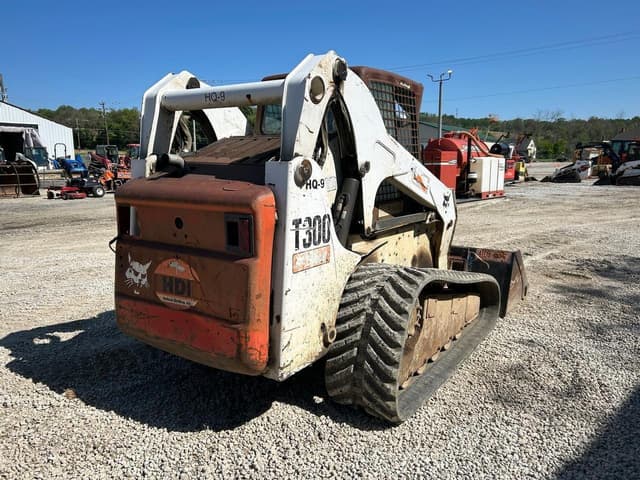 Image of Bobcat T300 equipment image 3
