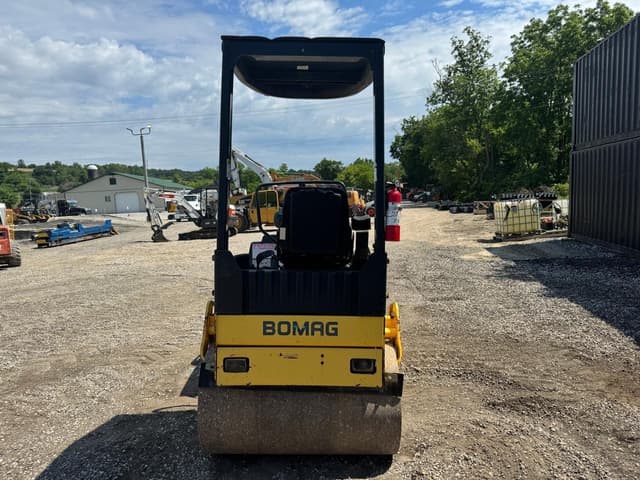 Image of Bomag BW120AD-4 equipment image 4
