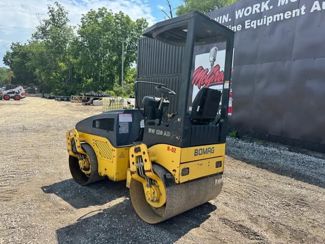 Image of Bomag BW120AD-4 equipment image 3