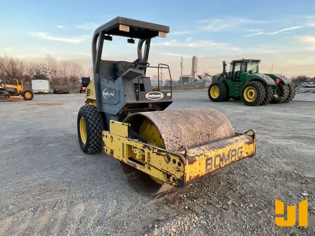 Image of Bomag BW177DH-3 equipment image 2