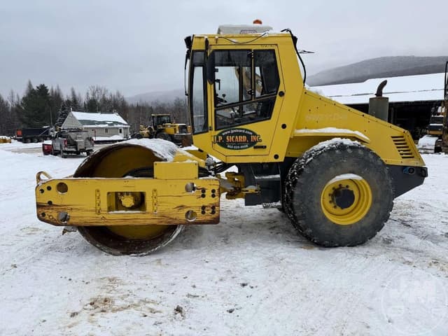 Image of Bomag BW211D-3 equipment image 1