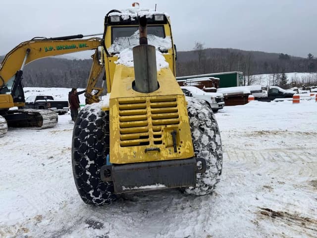 Image of Bomag BW211D-3 equipment image 3