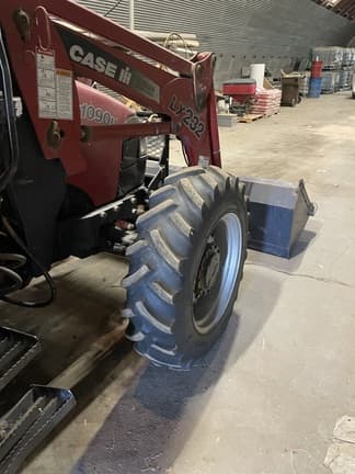 Image of Case IH JX1090U equipment image 4