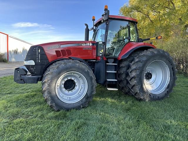 Image of Case IH Magnum 305 equipment image 4